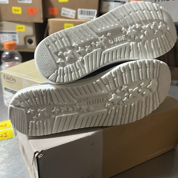 Hey dudes women’s Wendy playa fiesta limon 8 $60 - Picture 2 of 2